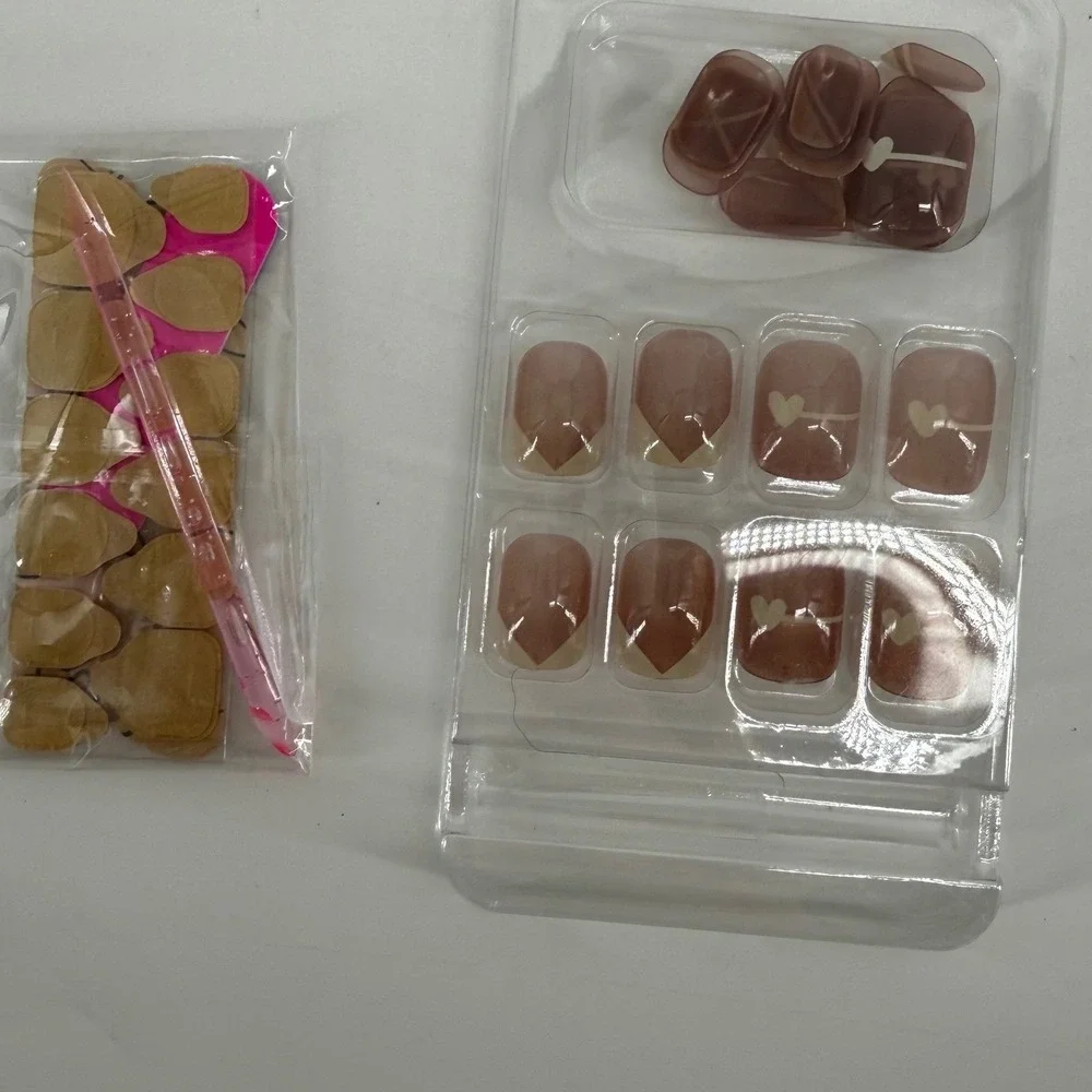 Babe Nail Co 4 pack Press On Valentines Nails Multiple Designs Hearts, bows‎